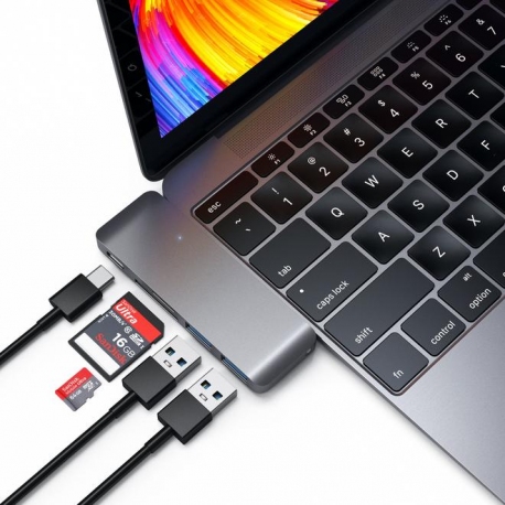 Type-C Pass-Through USB Hub with USB-C Charging port